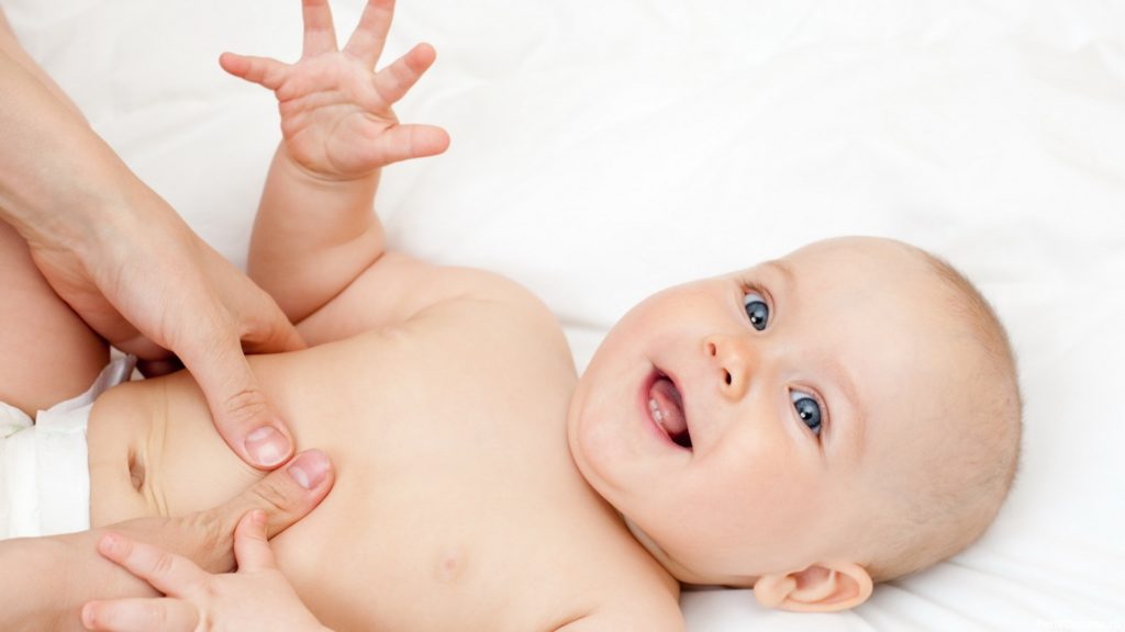 Вздутие живота у новорожденного: причины, лечение