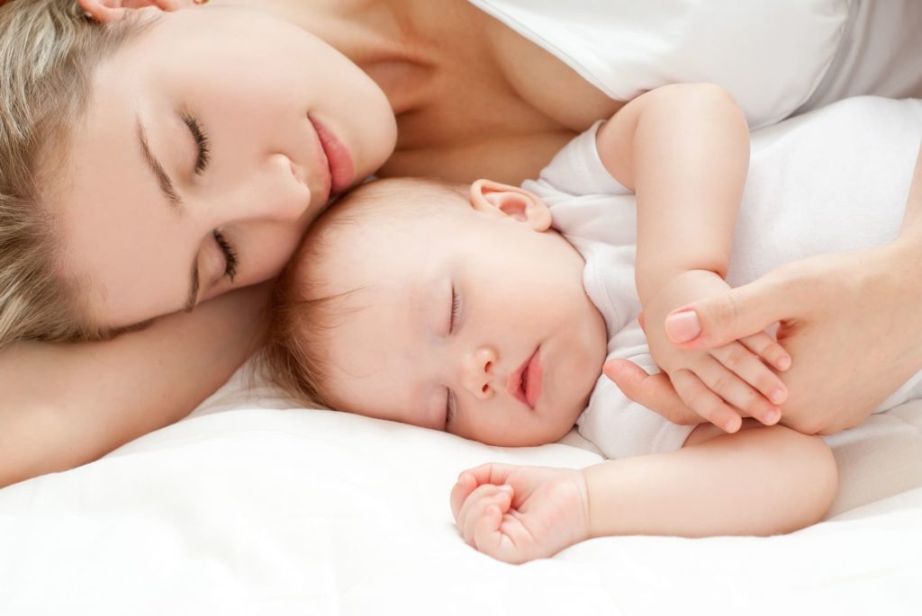 Вздутие живота у новорожденного: причины, лечение